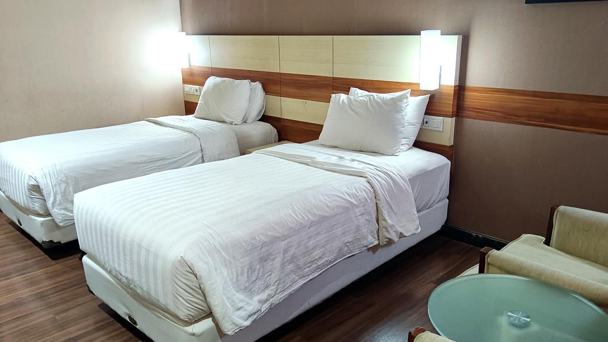 Hotel California Bandung Eksteriør billede